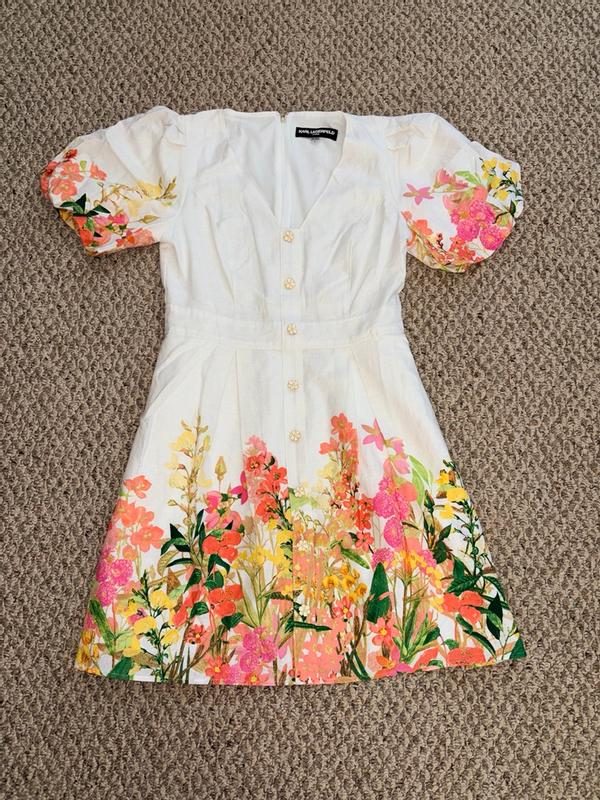 Customer carousel item 12.