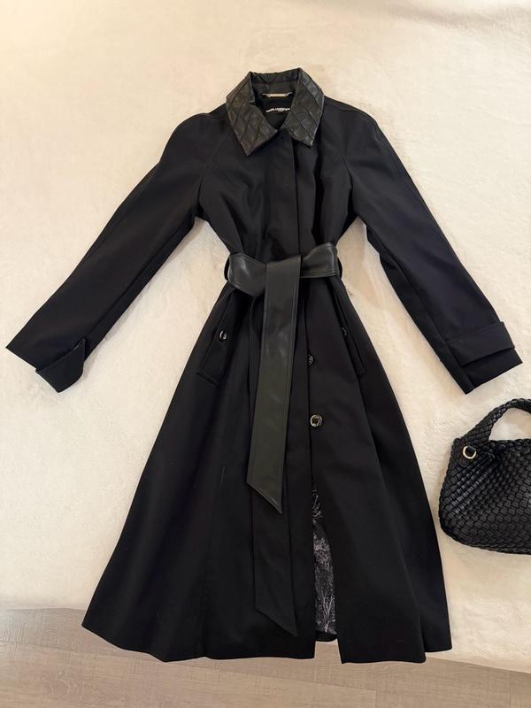 Customer photo for "Elegant trench coat with beautiful details"