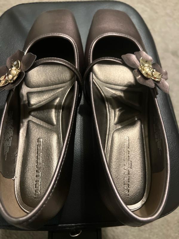 Customer photo for "Not for wide feet"