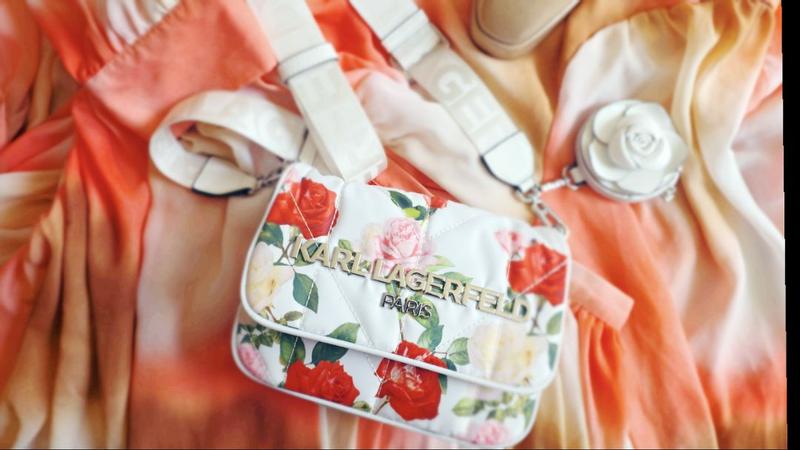 Customer photo for "Beautiful convenient everyday purse"