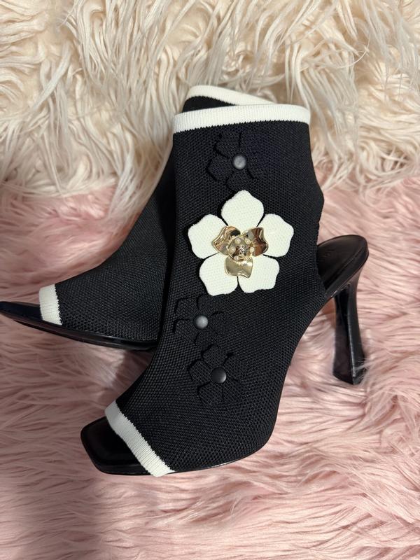 Customer photo for "Sandals on, looking fabulous!"