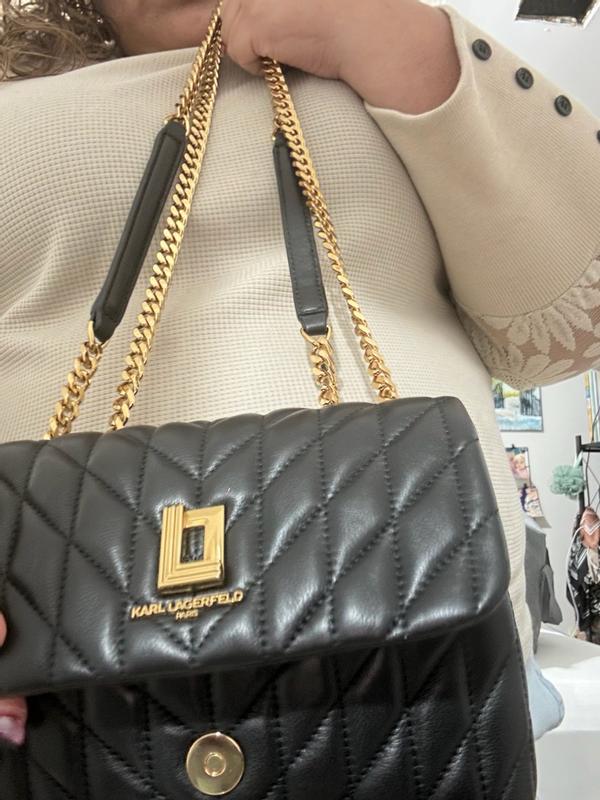 Customer photo for "I love the purse!"