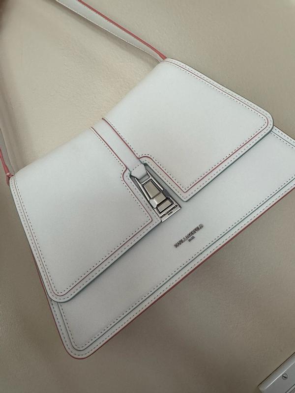 Customer carousel item 7.