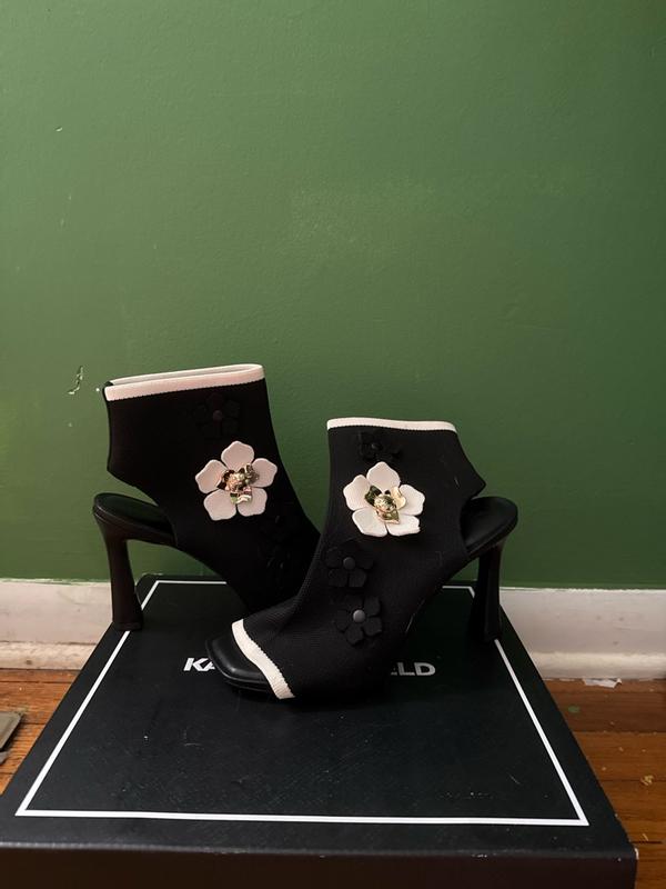 Customer photo for "Pretty and light weight"