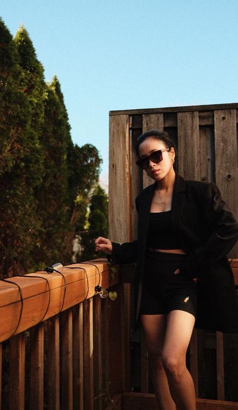 Review Thumbnail Image 1 379579321