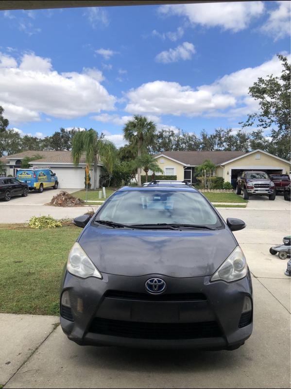 toyota prius-c 2012 Image - 49377347