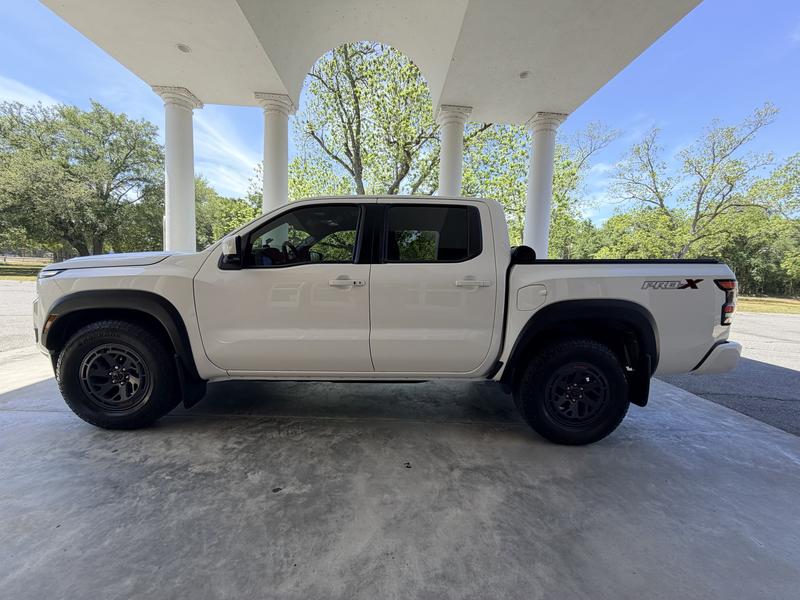 nissan frontier-crew-cab 2023 Image - 50616769