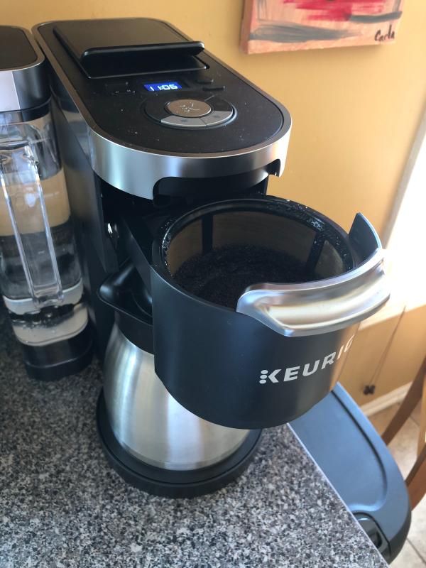 Keurig K-Duo Plus Coffee Maker, Single Serve and 12-Cup Carafe Drip Coffee  Brewer, Compatible with K-Cup Pods and Ground Coffee, Black