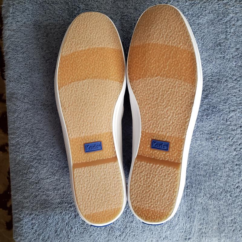 Rubber is only the dark area.  The light area is a slippery material!