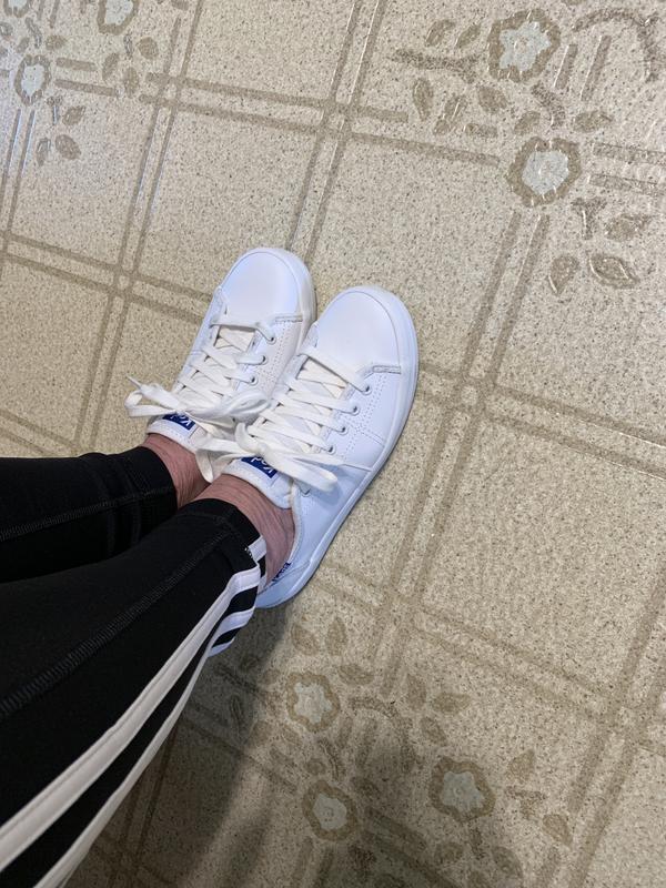 Gosh, that floor is ugly!  ugh!