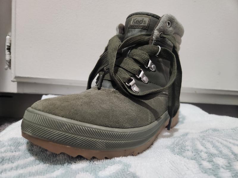 These photos are AFTER a month's wear, including some wet walks through post-rain sidewalks and parking lots, but not active rain.