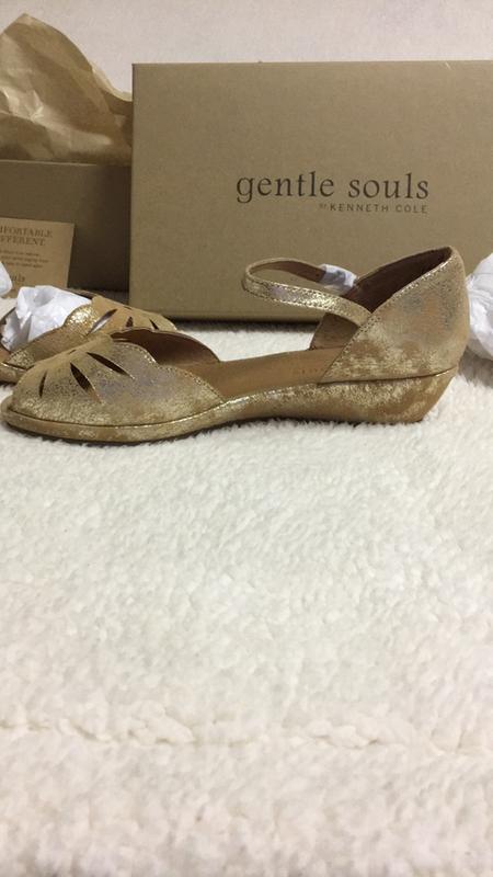 Beautiful shoes! The gold is gorgeous!