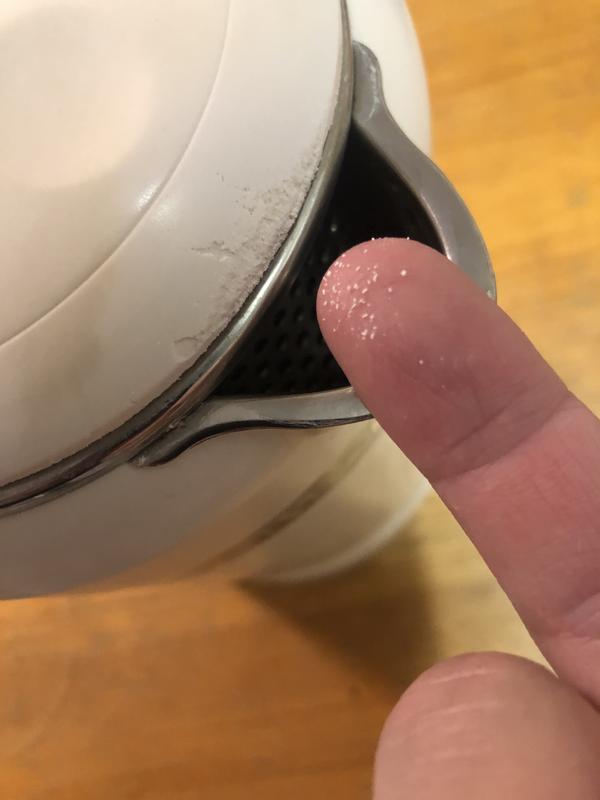 Plastic particles come off after lightly touching