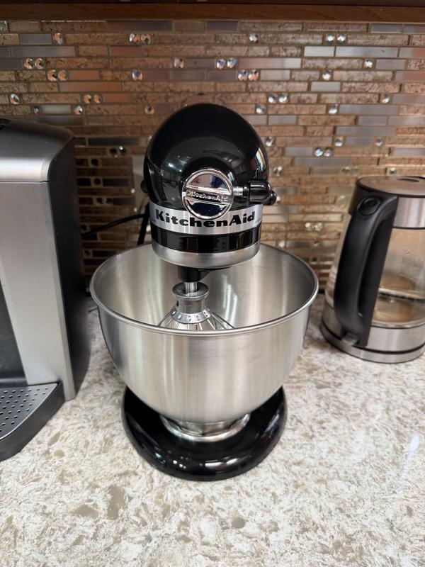 Onyx Black Classic™ Series 4.5 Quart Tilt-Head Stand Mixer K45SSOB