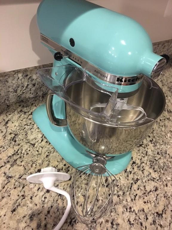 Kitchen Aid mixer 4.5qt (Used twice) for Sale in Sacramento, CA