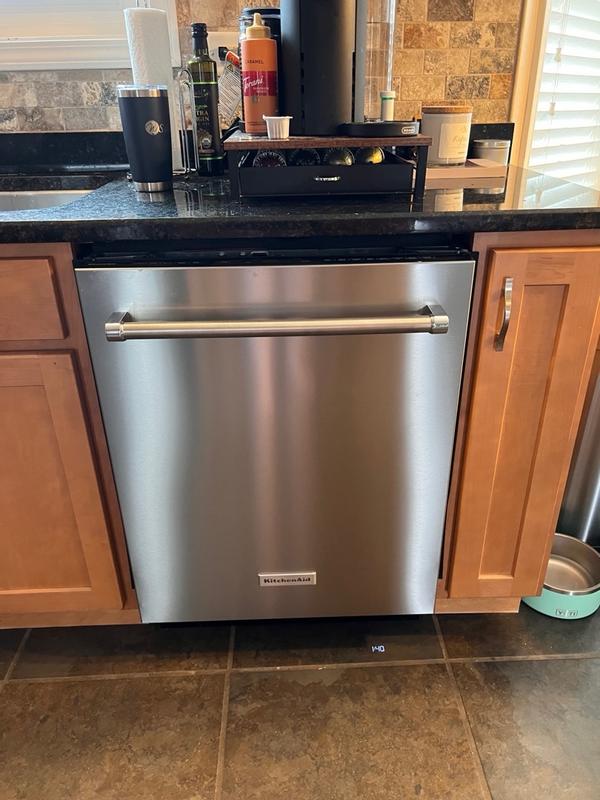 KitchenAid 24-in Top Control Built-In Dishwasher With Third KitchenAid 24-in Top Control Built-In Dishwasher With Third