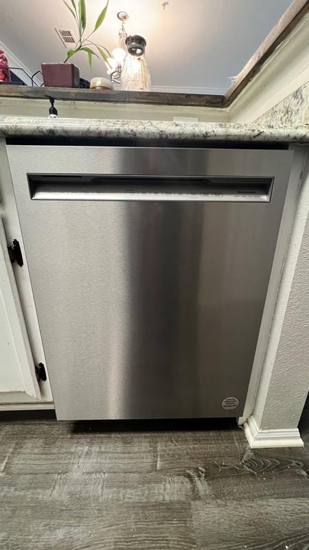 KitchenAid 24-in Front Control Built-In Dishwasher With KitchenAid 24-in Front Control Built-In Dishwasher With