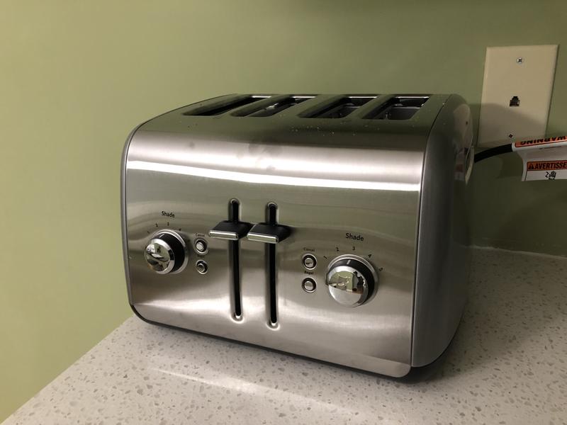 Grille-pain sur le plan de travail de ma cuisine