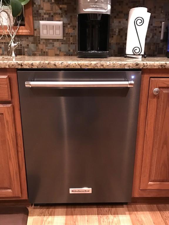 Black Stainless 44 Dba Dishwasher With Clean Water Wash System