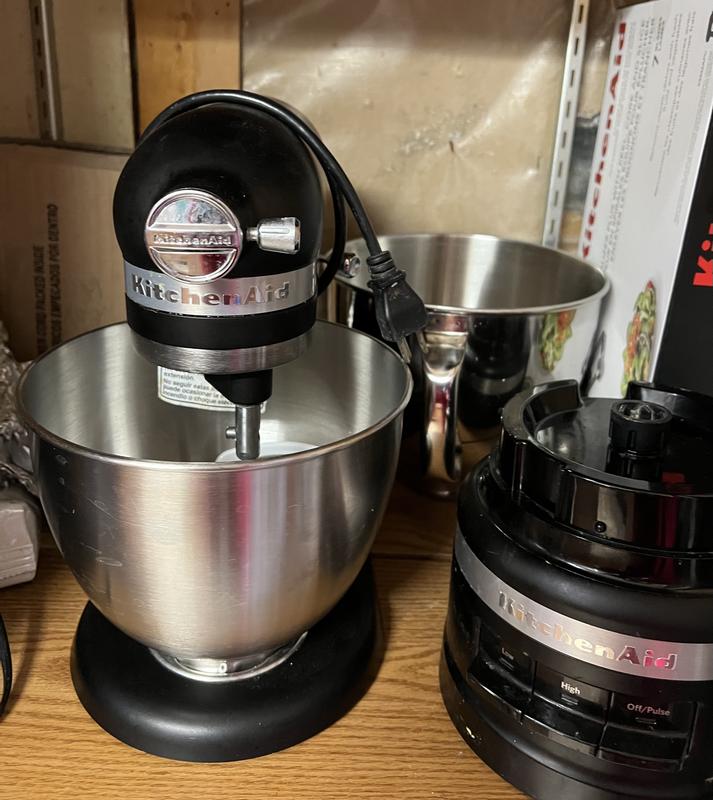 Kitchen Aid mixer 4.5qt (Used twice) for Sale in Sacramento, CA