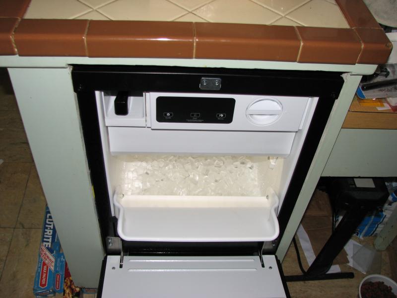 Kitchenaid Kuid508h 18 Wide 35 Lbs. Capacity Built-In Ice Maker 