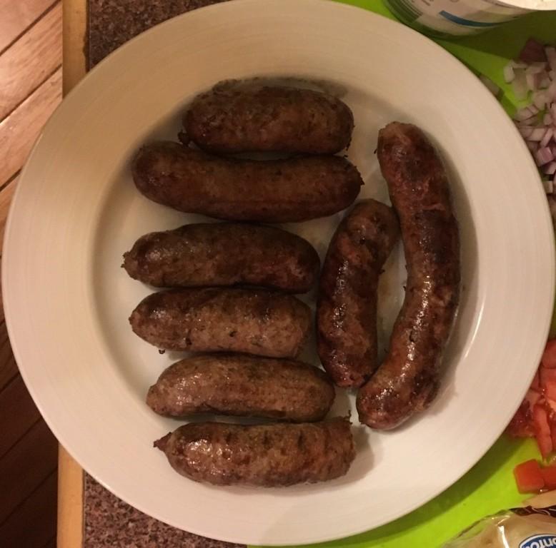 2 lbs of sausage on an average size dinner plate