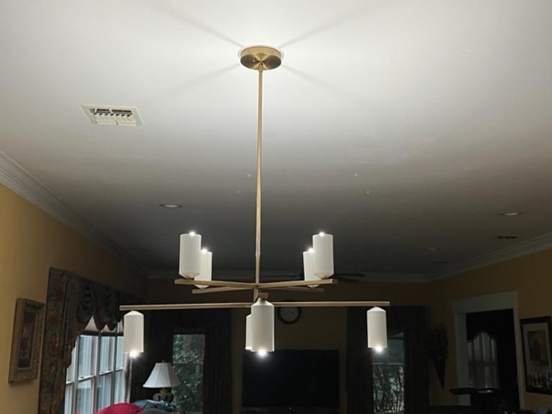最高品質のフローライトゴールドの輝きがとてもゴージャスです‼️最終大特価SALE中 Gala 8 Light Chandelier Bronze with White | Kichler Lighting