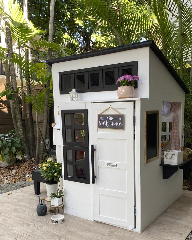 White outdoor clearance playhouse