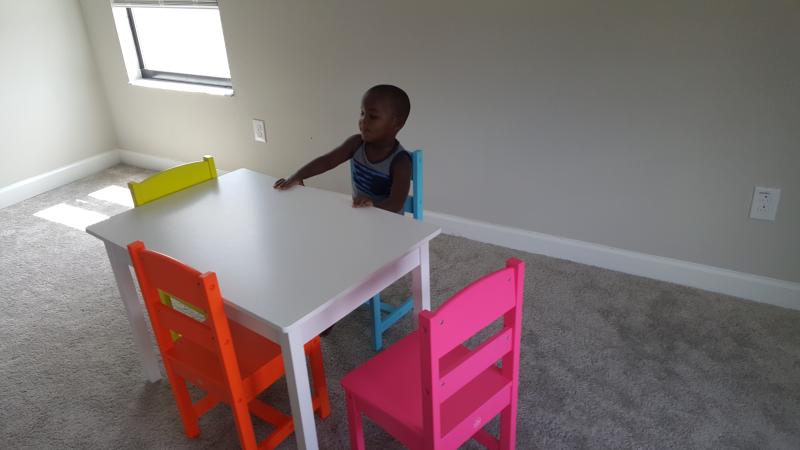 kidkraft highlighter table and 4 chair set