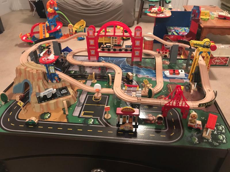 Kidkraft metropolis train set & table with 100 store accessories included