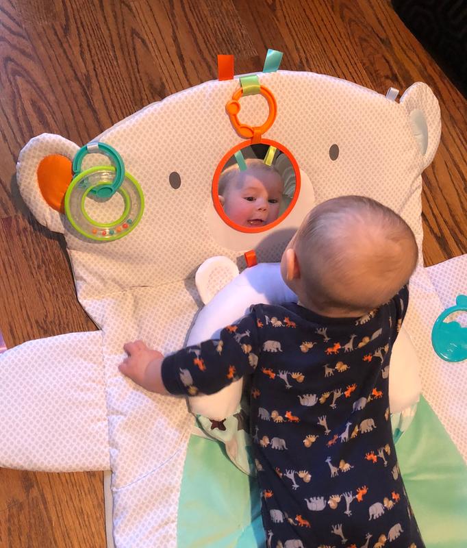 Who is that adorable little man staring back at me?? I like him!