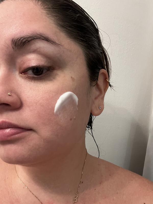 Goes on smooth and is weightless