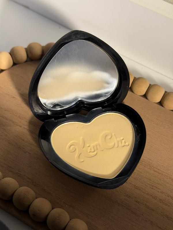Customer photo for "lightweight powder with great coverage, practical packaging, and excellent everyday value🫰🏼"