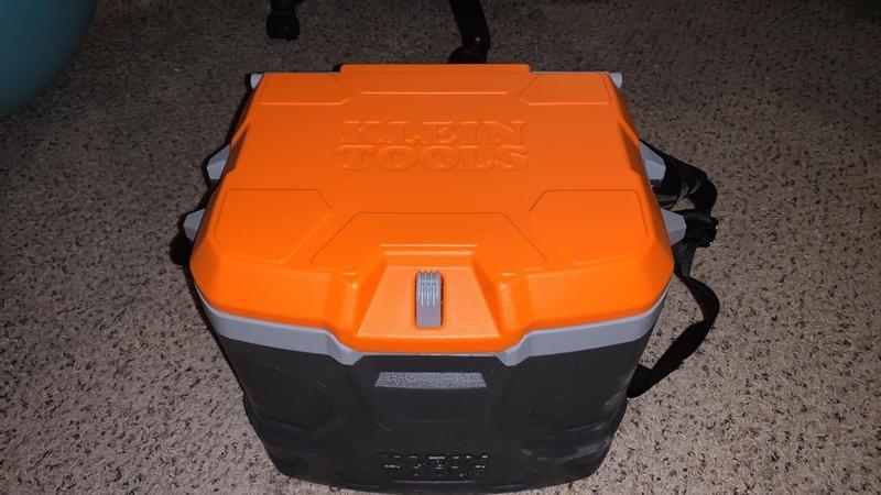 Klein Tools 55600 Work Cooler, 17-Quart Lunch Box Holds 18 Cans, Keeps Cool  30 Hours, Seats 300 Lb, Tradesman Pro Tough Box 