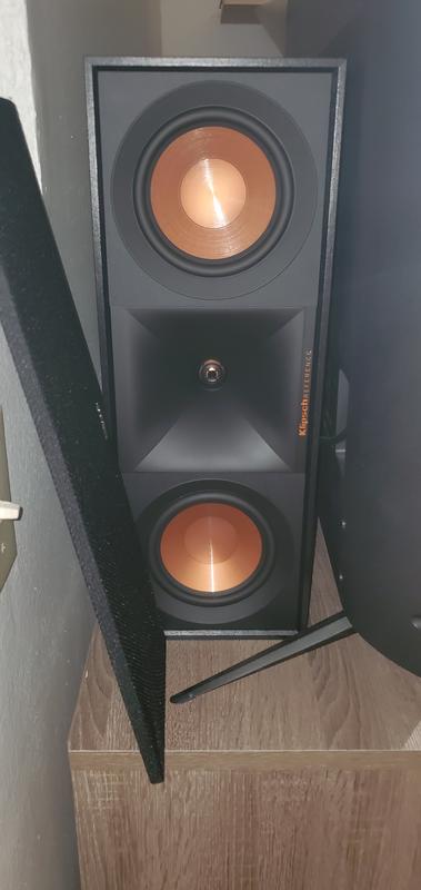 The speaker screen is magnetic. That was a nice touch.