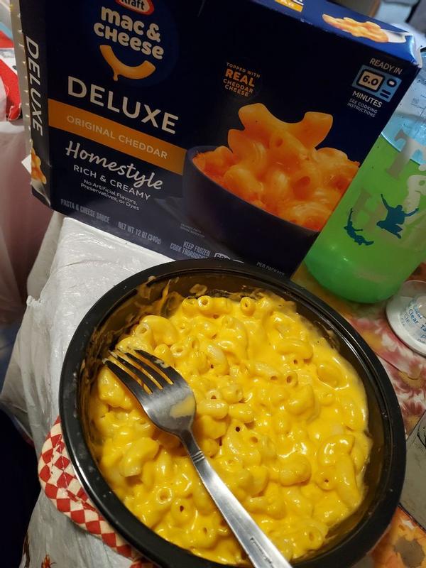 Kraft Deluxe Frozen Mac & Cheese Review: Real Cheese Flavor In The Freezer  Aisle