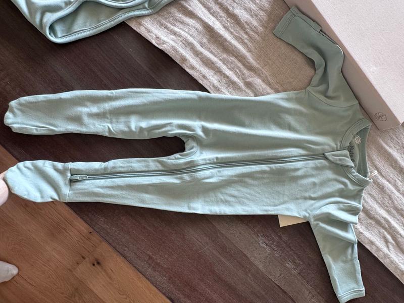 Review Thumbnail Image 0 383448819