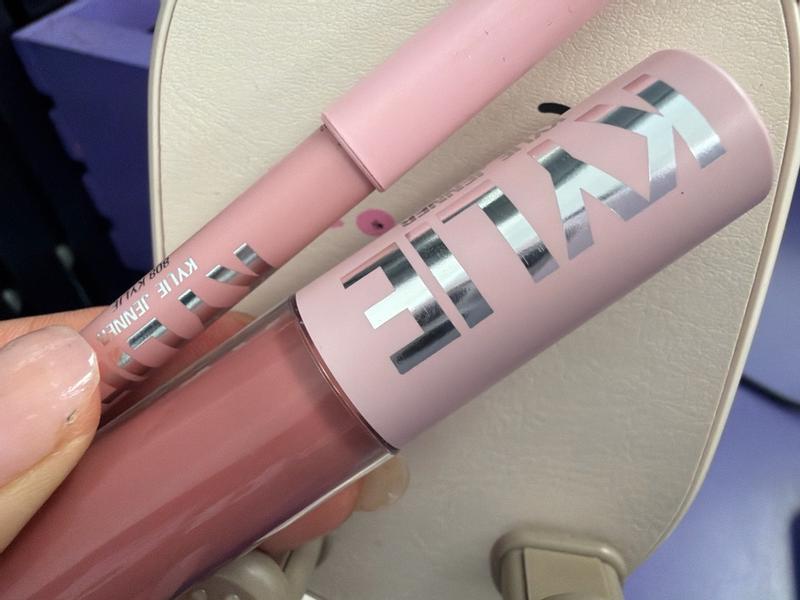 Customer photo for "Super long lasting , creamy texture"