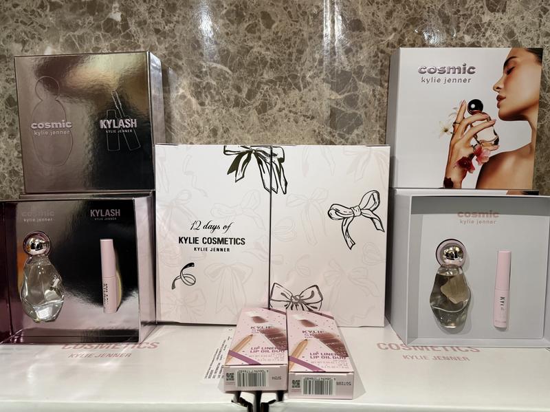 カイリージェンナーアベントカレンダー $_57.JPG?set_id=880000500F