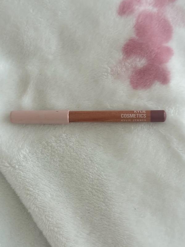 Customer photo for "Feels natural, long lasting, easy application and overall Gorgeous"
