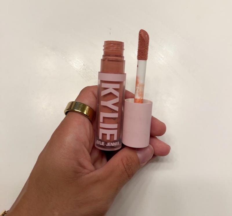 Customer photo for "A stickier your lipgloss"