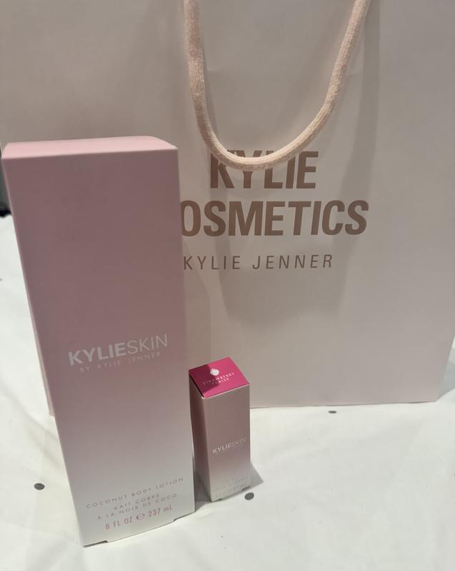 Customer photo for "Lip oil & body lotion"