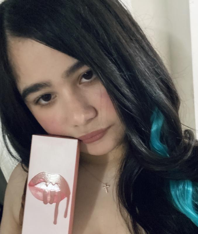 Halloween as king Kylie, posing with lip kit !