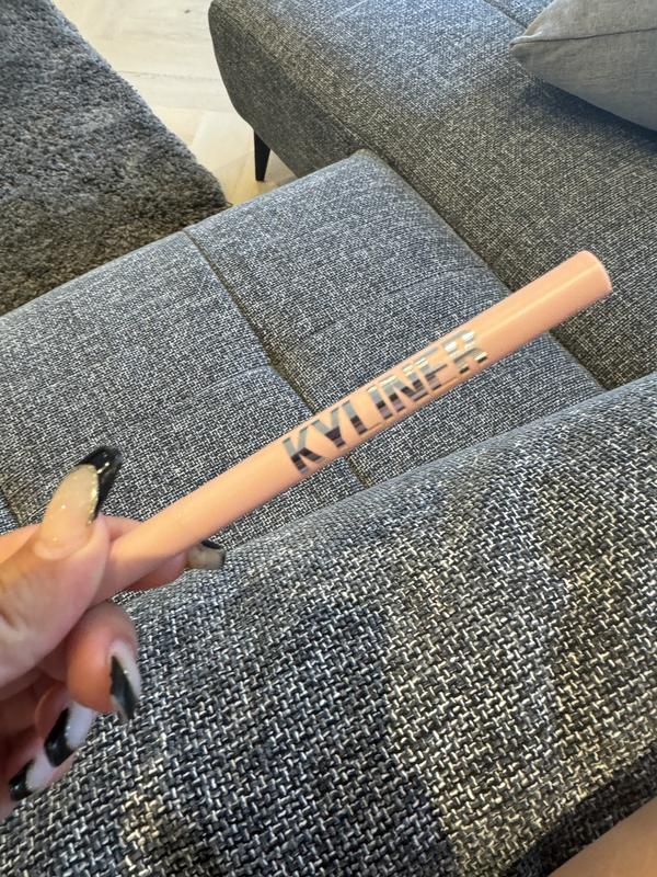 Customer carousel item 9.