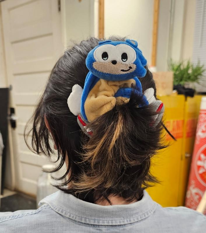 Sonic The Hedgehog Sonic Plush Scrunchie | Hot Topic display picture 2