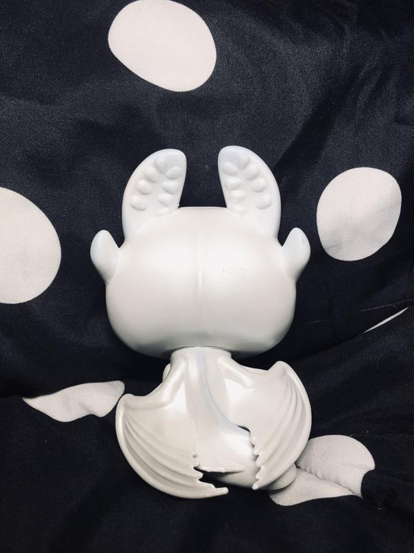 Light fury funko pop best sale hot topic