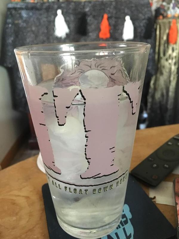 Stephen King's Pennywise Face Bierglas Pint Glass 0,5 Liter Höhe 14,7cm Ø9cm