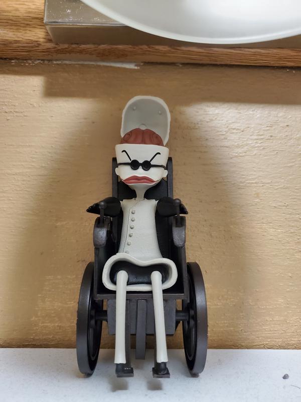 Diamond Select Toys The Nightmare Before Christmas Dr. Finkelstein