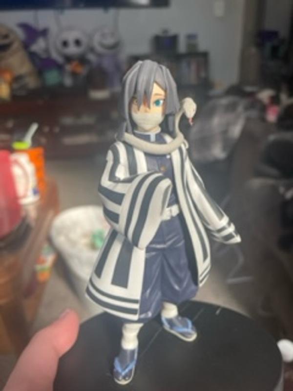 Lobo Studio - ❌Vendido Esgotado❌ FIGURE DEMON SLAYER: KIMETSU NO YAIBA -  OBANAI IGURO Produto original; Material: PVC; Tamanho: 15cm; Base Inclusa;  Figura não articulada; Compre aqui 👇:  demon-slayer-kimetsu-no