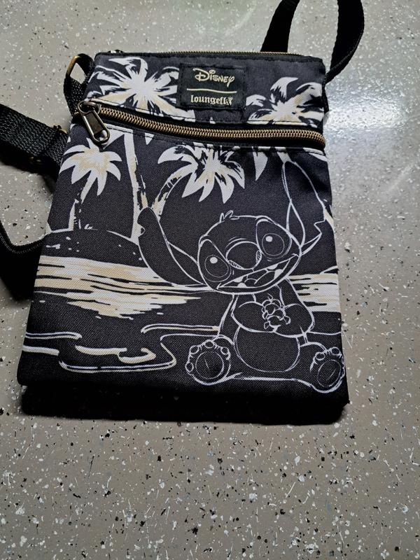 ◆LOUNGE FLY◆Stitch Black&White クロスボディ バッグ 送料込 Loungefly Disney Stitch Black & White Passport Crossbody Bag